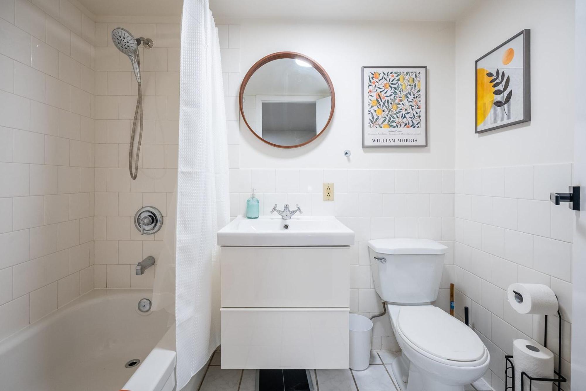 Modern 2br Apt - Close To Trinity Bellwoods Park *